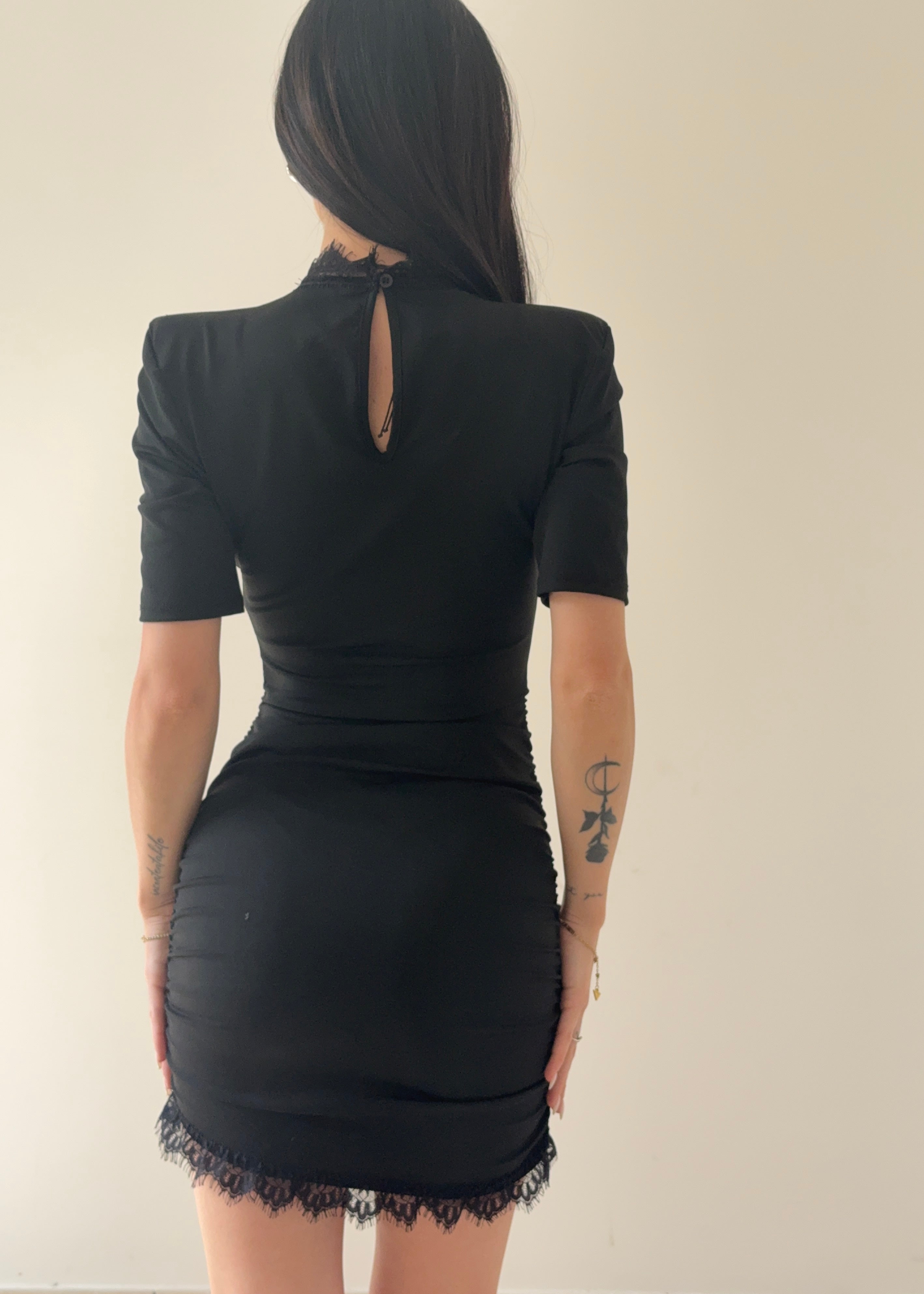 Abito Naomi