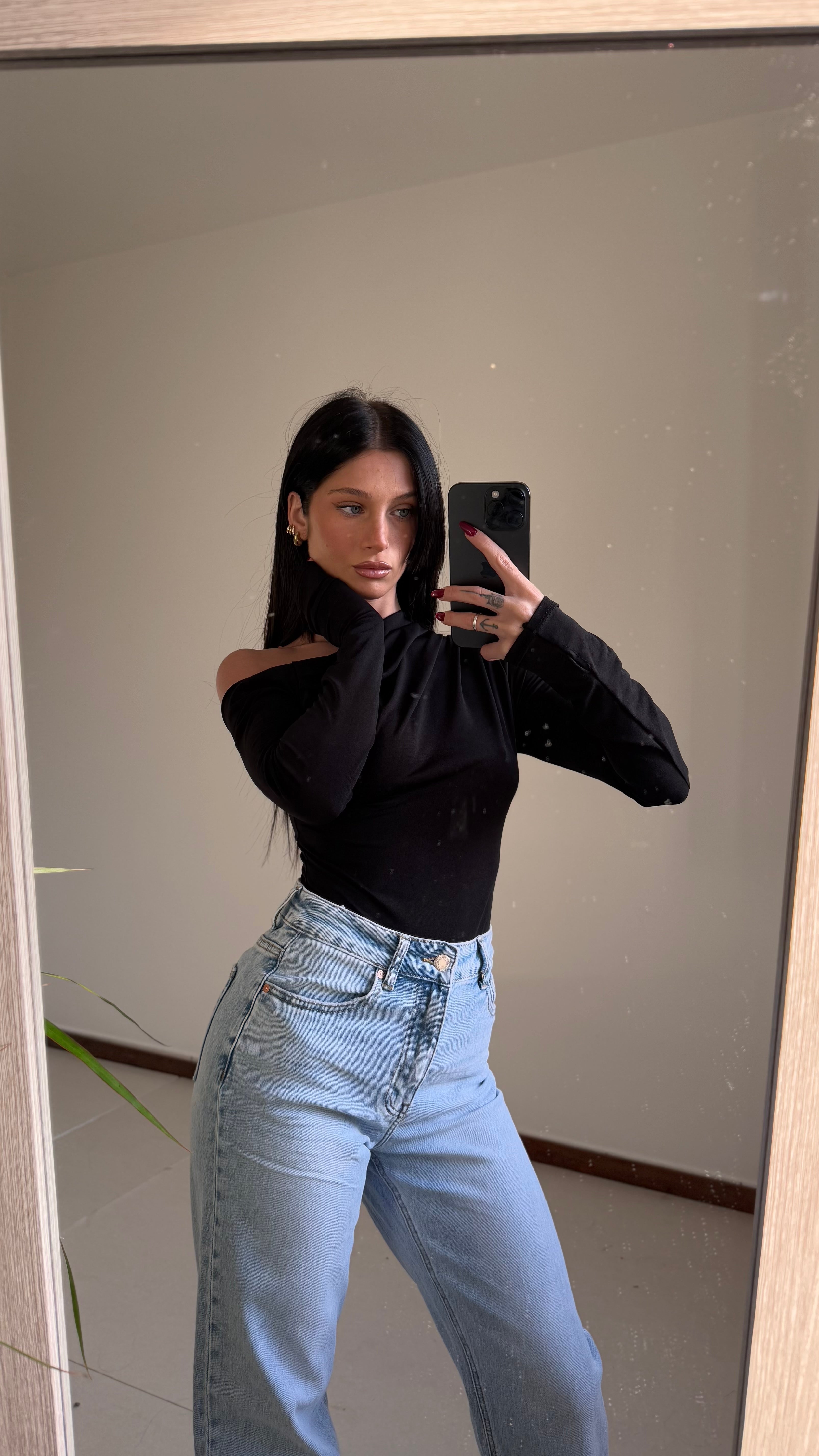 Maglia Nera spalla scoperta