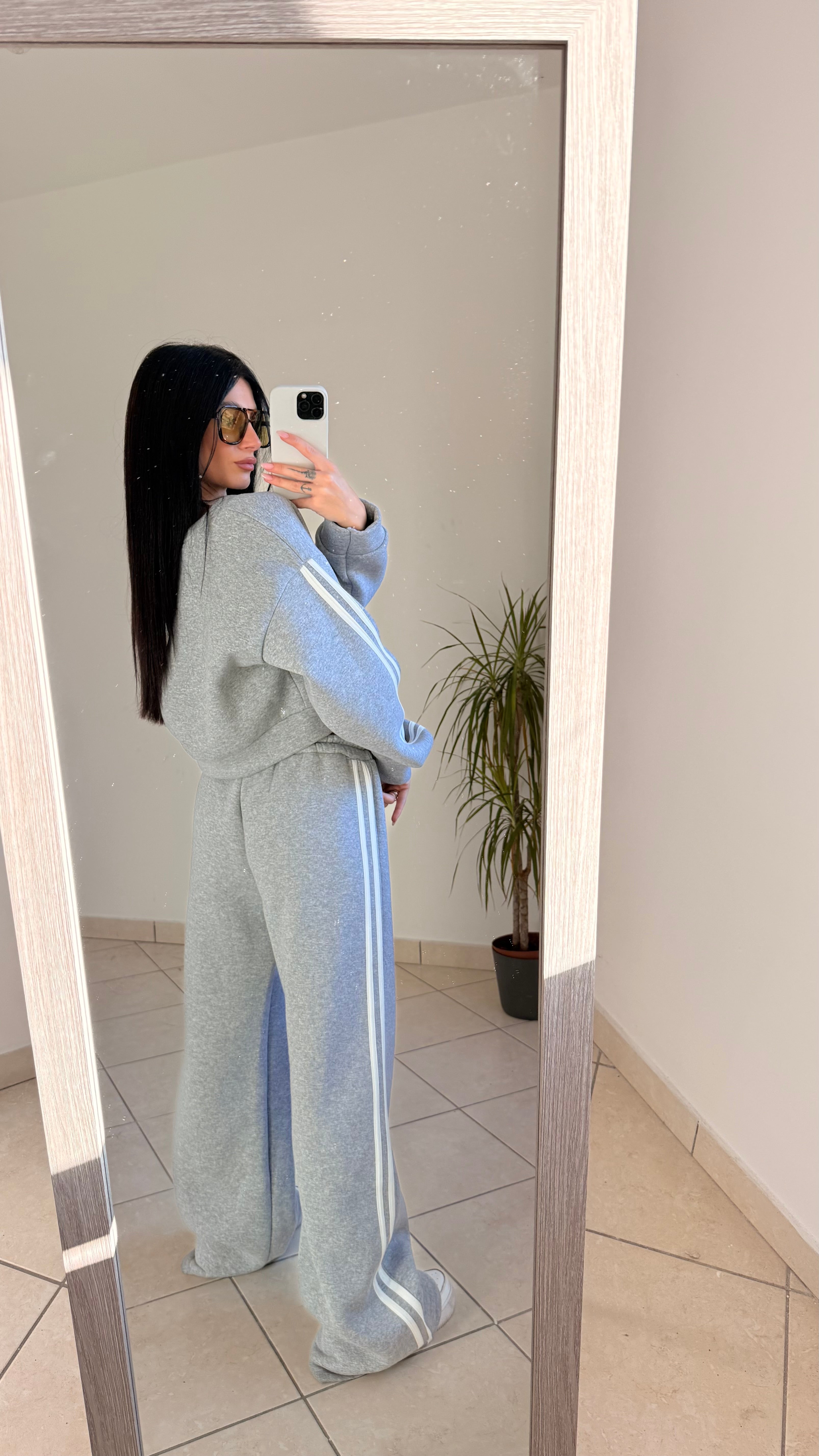 Tuta Grigia Con Righe